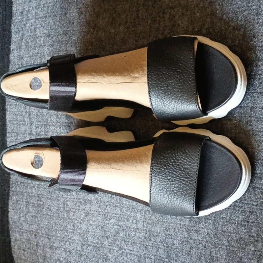 Sorel Kinetic Impact Y Strap Platform women's sandals